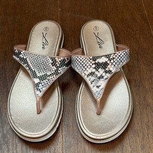 LIA Rose Gold Pink Flip Flops Size 9